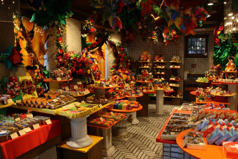 ecommerce-ST PAUL DE VENCE-min_candy_store_chocolate_shop_chocolate_switzerland-393515